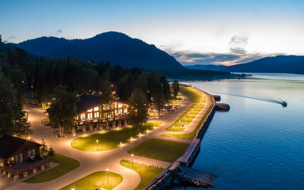 Altay Village Teletskoe – курорт премиум-класса, расположенный в самом сердце Алтая.
